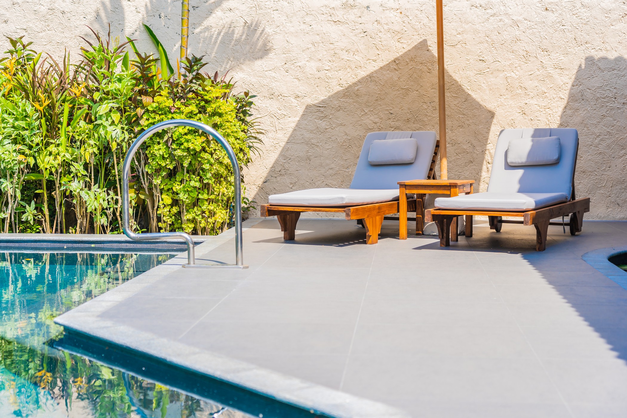 Finding the Perfect Pool Deck Pavers: Your Local Paver Contractor Near Me in California